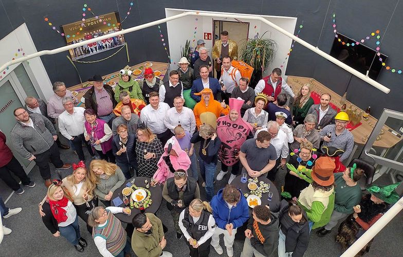 eismann Mitarbeiter verkleidet in der Zentrale