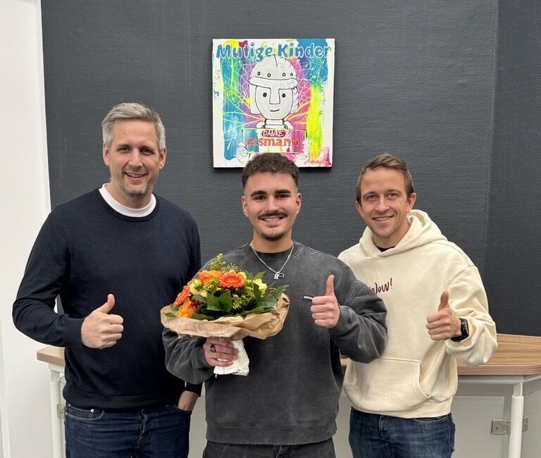 Azubi schließt seine Ausbildung nach 2,5 Jahren ab